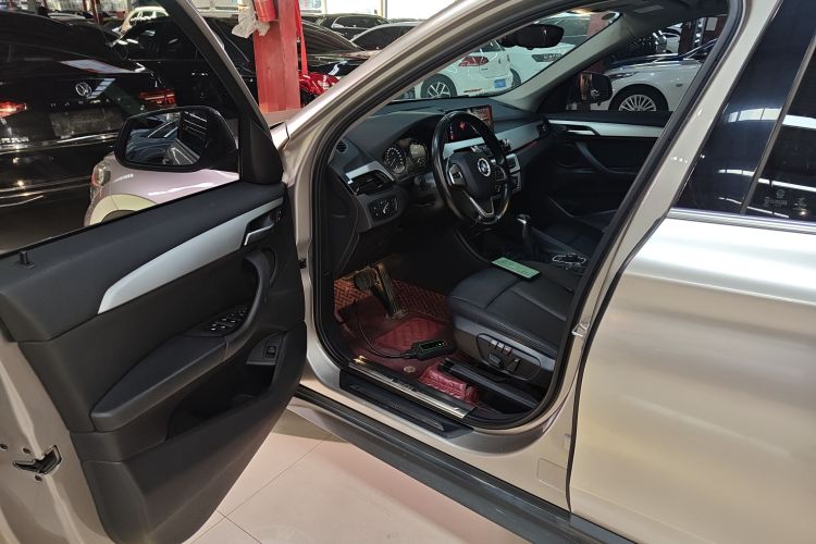 宝马X1 2019款 sDrive20Li 领先型中控内饰7003