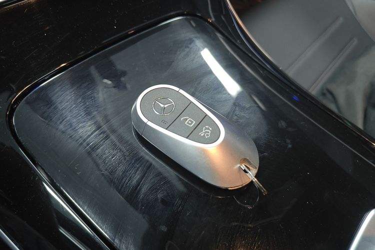 奔驰C级 2023款 C 260 L 运动版中控内饰7001