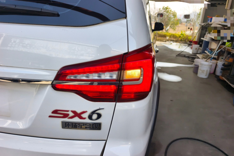 东风风行 风行SX6 2021款 1.6L 手动环球纪念版车身外观6006