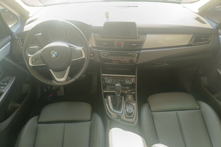 宝马2系旅行车 2016款 220i 领先型中控内饰12