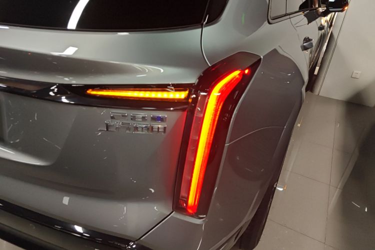 凯迪拉克XT5 2025款 2.0T 豪华型车身外观9