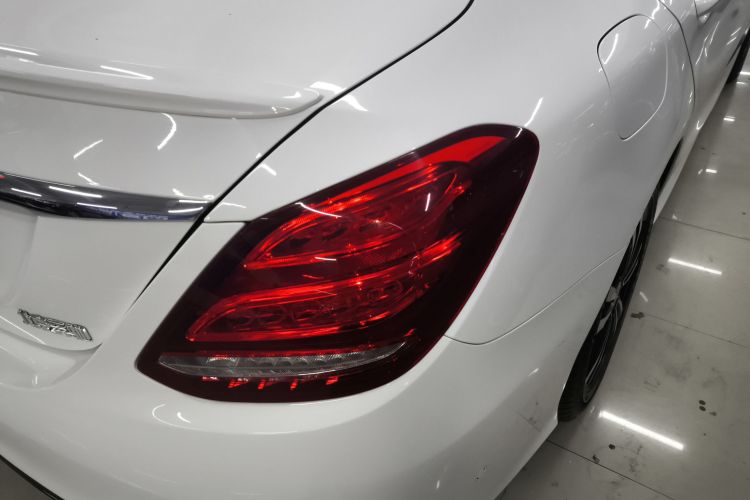 奔驰C级 2018款 C 200 运动版车身外观9