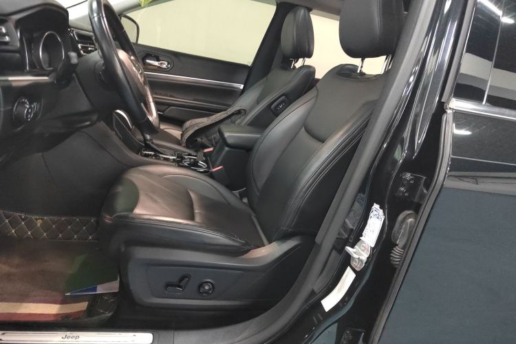 Jeep 大指挥官 2018款 2.0T 两驱进享版 国V局部细节19