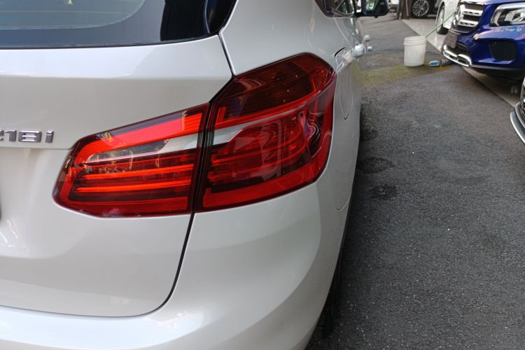 宝马2系多功能旅行车 2015款 218i 领先型车身外观9