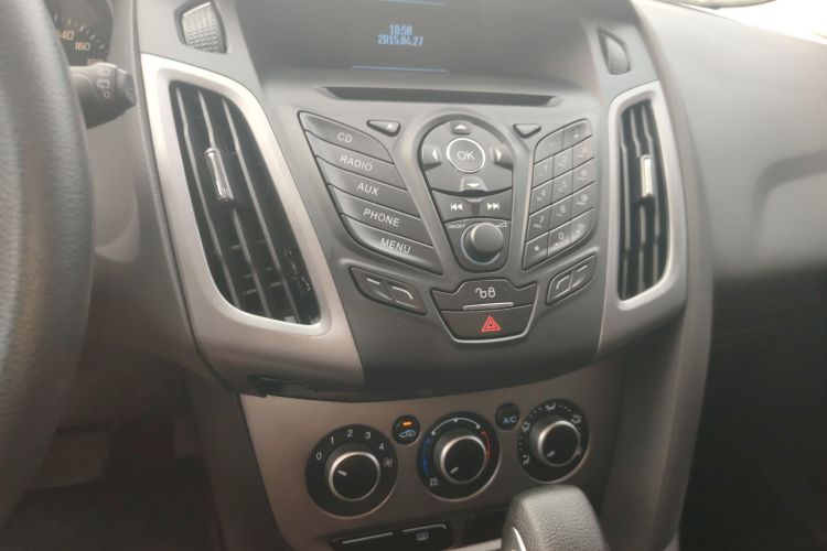 福特 福克斯 2012款 两厢 1.6L 自动舒适型中控内饰16