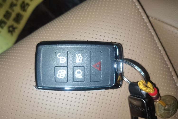 捷豹XFL 2022款 XFL 2.0T P250 两驱尊享豪华版中控内饰11