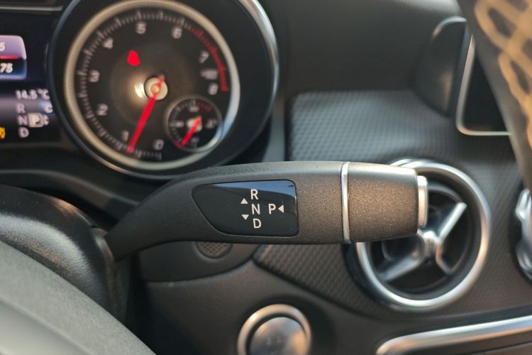 奔驰GLA 2018款 GLA 200 时尚型局部细节18