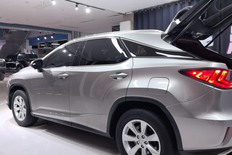 雷克萨斯RX 2016款 300 两驱舒适版 国V车身外观4