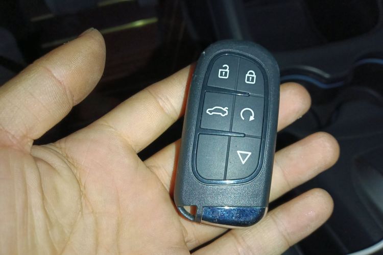 道奇 酷威 2016款 2.4L 两驱旅行版中控内饰11