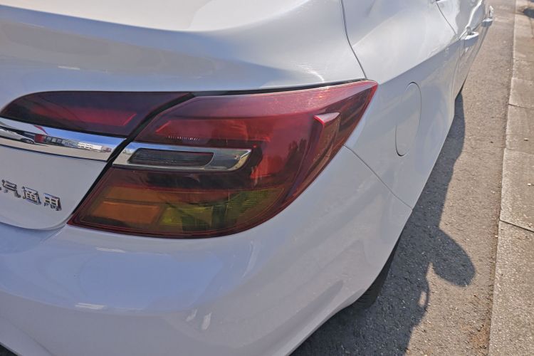别克 君威 2015款 1.6T 领先技术型车身外观9