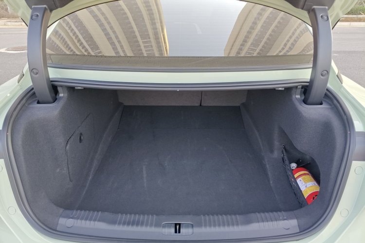 红旗EH7 2024款 760 Pro+ 四驱版机舱底盘23