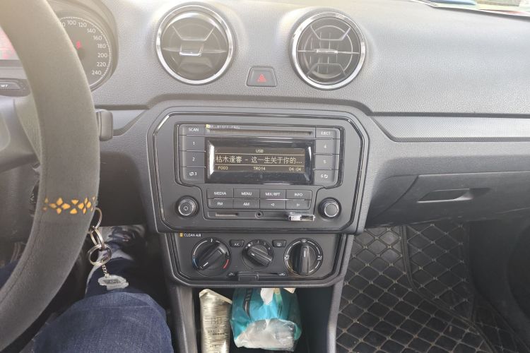 大众 捷达 2017款 1.5L 手动时尚型中控内饰16