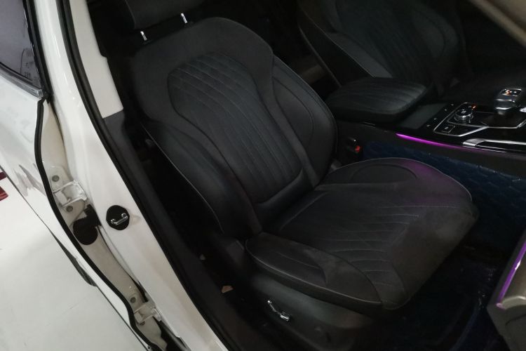 红旗HS5 2022款 改款 2.0T 智联旗享版中控内饰41