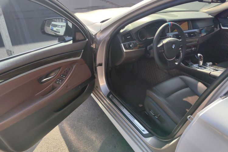 宝马5系 2017款 525Li 豪华设计套装中控内饰7003