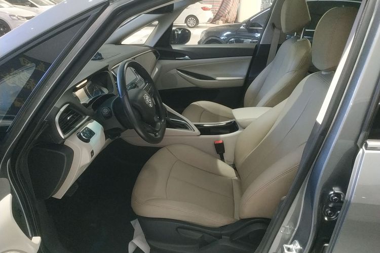 别克GL6 2018款 18T 6座精英型中控内饰19