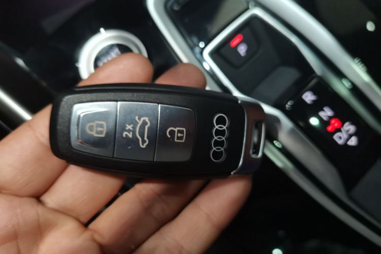 奥迪A3 2025款 Sportback 35TFSI 飞驰尊享型中控内饰7001