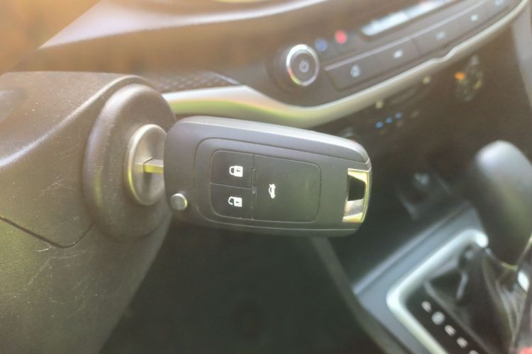 别克 英朗 2021款 改款 典范 1.5L 自动精英型中控内饰11