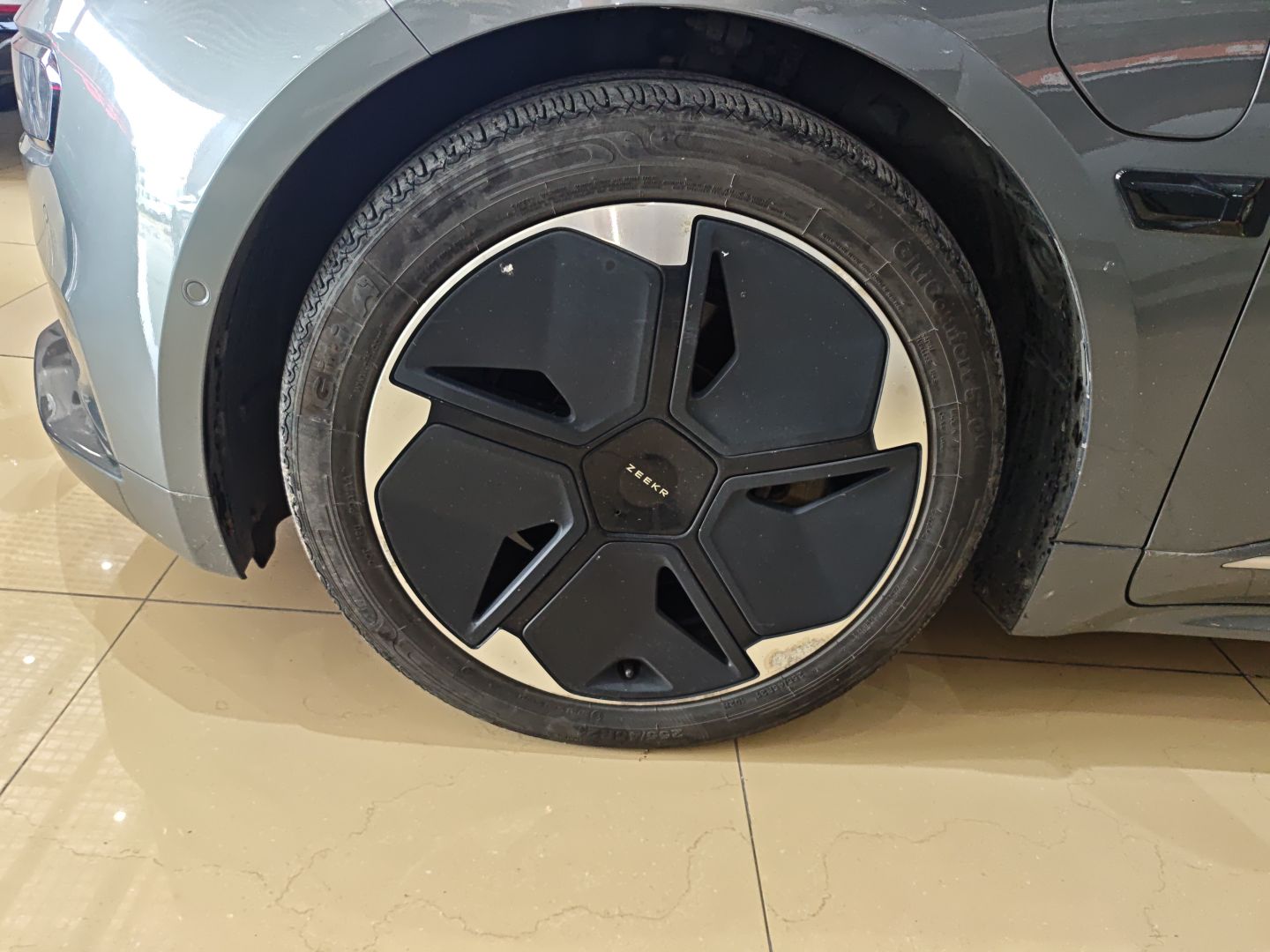 极氪001 2022款 长续航双电机 WE版