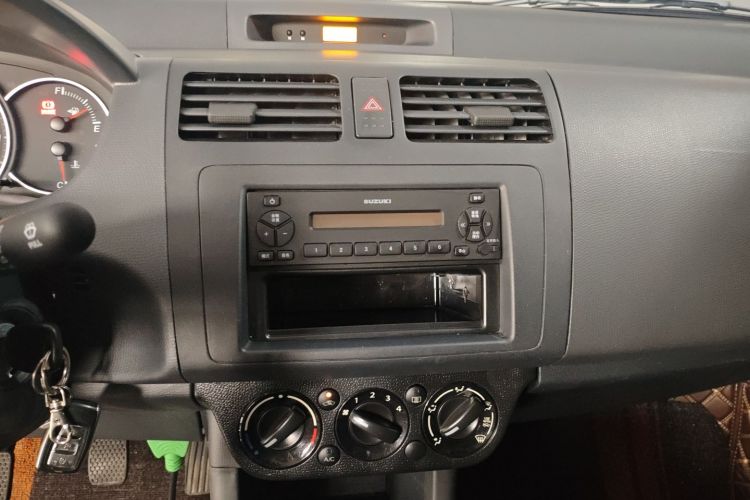 铃木 雨燕 2014款 1.3L 手动标准型中控内饰16