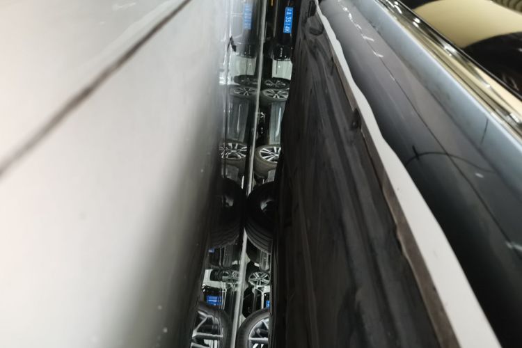 奔驰E级 2018款 改款 E 200 L 运动型局部细节9001