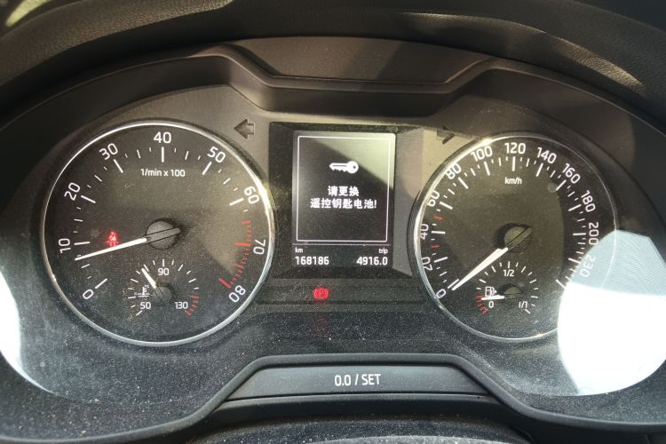 斯柯达 明锐 2015款 1.6L 自动逸俊版中控内饰14