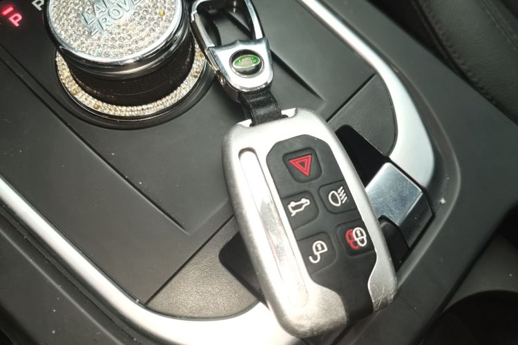 路虎 发现神行 2018款 240PS SE版中控内饰11