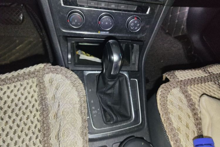 大众 高尔夫 2019款 1.6L 自动舒适型 国V中控内饰18