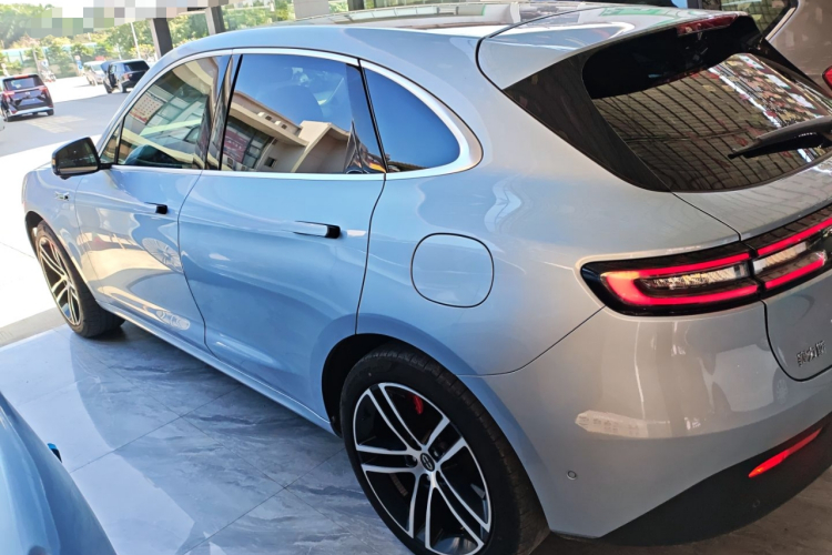 鸿蒙智行 问界M5 2023款 纯电四驱智驾版车身外观4