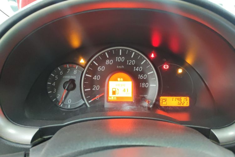 日产 玛驰 2010款 1.5L 自动易炫版中控内饰14