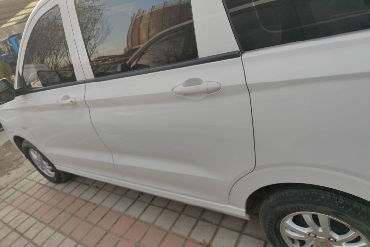 五菱汽车 五菱宏光 2019款 1.5L S标准型国VI LAR车身外观4