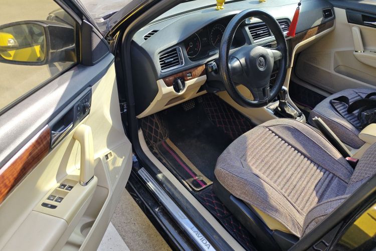 大众 朗逸 2013款 改款经典 1.6L 自动舒适版中控内饰20