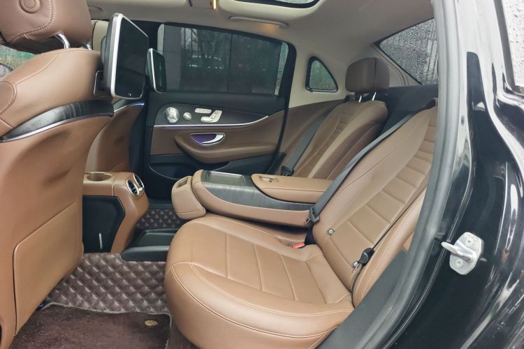 奔驰E级 2020款 E 300 L 运动豪华型中控内饰7004