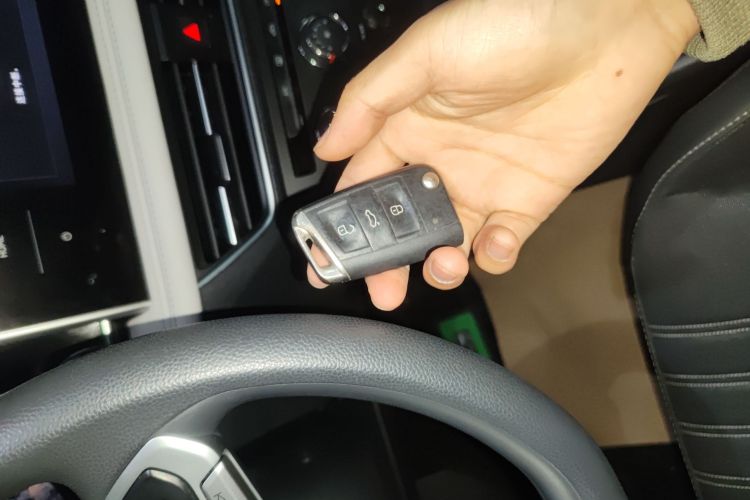 大众 途观L 2022款 330TSI 自动两驱舒享版中控内饰11