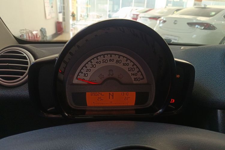 smart fortwo 2012款 1.0 MHD 硬顶舒适版中控内饰14