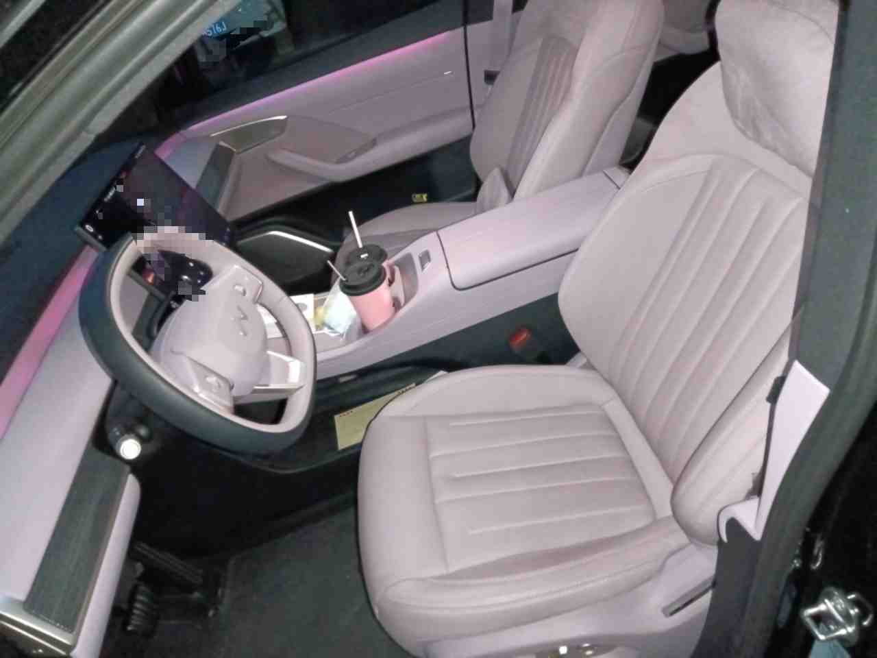 车辆左侧前座椅展示