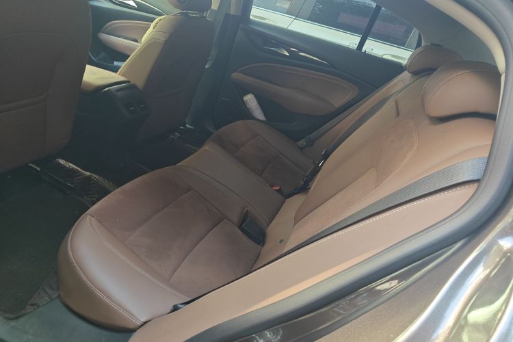 别克 君威 2019款 20T 精英型 国VI中控内饰7004