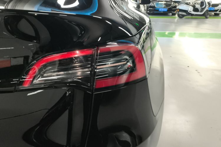 特斯拉 Model Y 2023款 后轮驱动版车身外观9