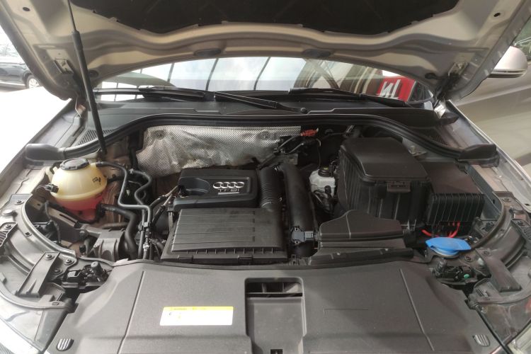 奥迪Q3 2018款 30周年年型 30 TFSI 时尚型机舱底盘24