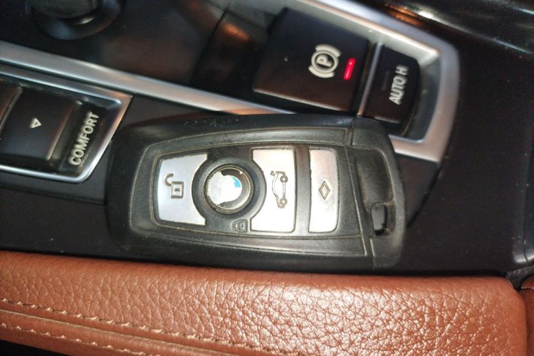 宝马5系 2014款 520Li 典雅型中控内饰11