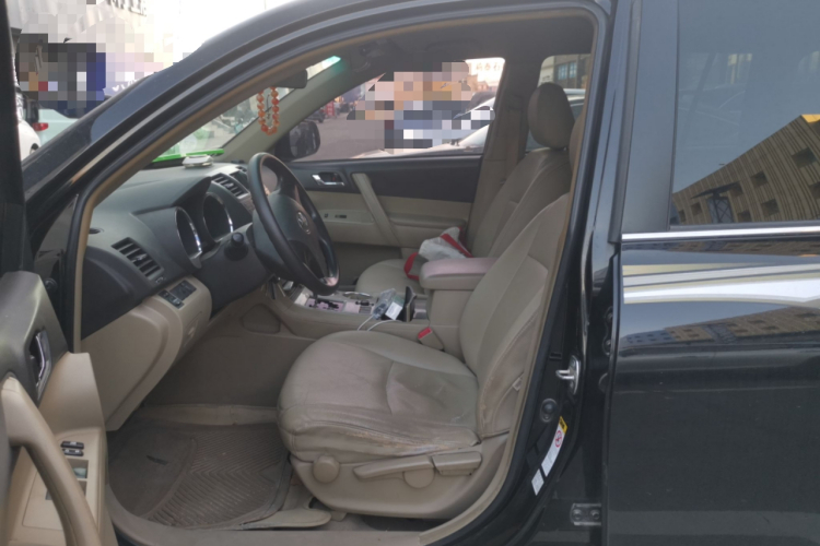 丰田 汉兰达 2012款 2.7L 两驱5座精英版局部细节19