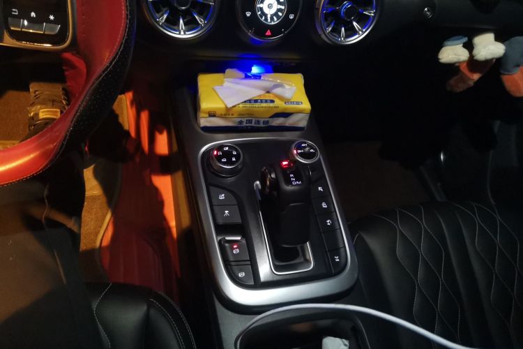 坦克300 2021款 越野版 2.0T 挑战者中控内饰18