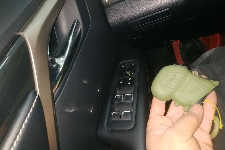 雷克萨斯RX 2020款 300 两驱精英版 国VI中控内饰7001