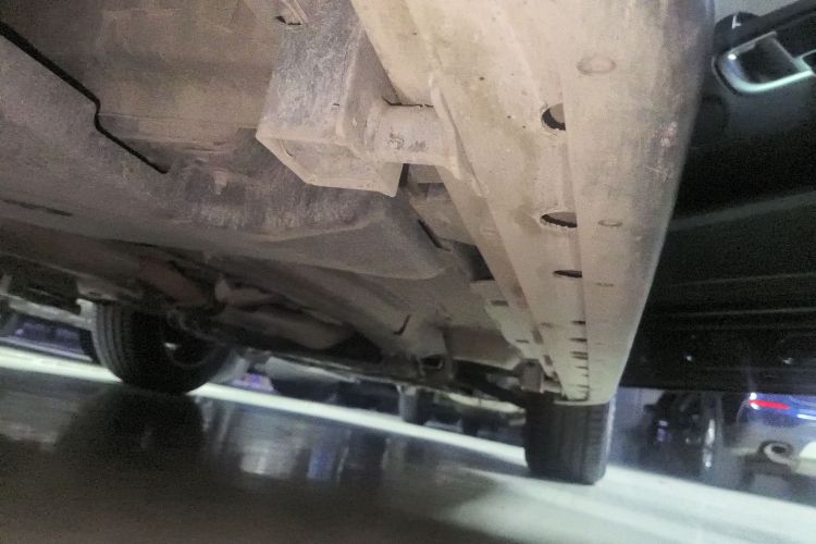 路虎 发现神行 2018款 240PS SE版局部细节9001