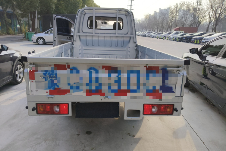 长安凯程 长安星卡 2023款 1.5L GDI 双排2.55米载货汽车舒适型车身外观6