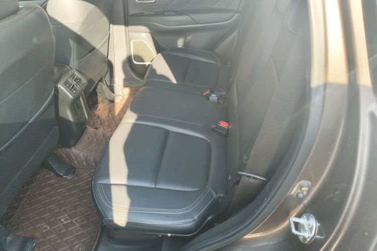 三菱 欧蓝德 2019款 2.0L 两驱畅享版 5座 国V中控内饰21