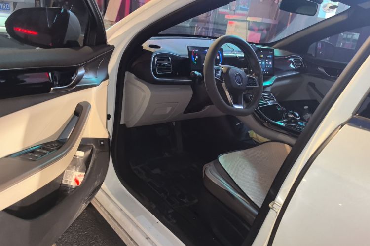 比亚迪 秦PLUS 2023款 冠军版 DM-i 120KM领先型中控内饰7003