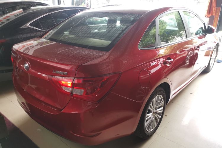 别克 英朗 2015款 15N 自动精英型车身外观7