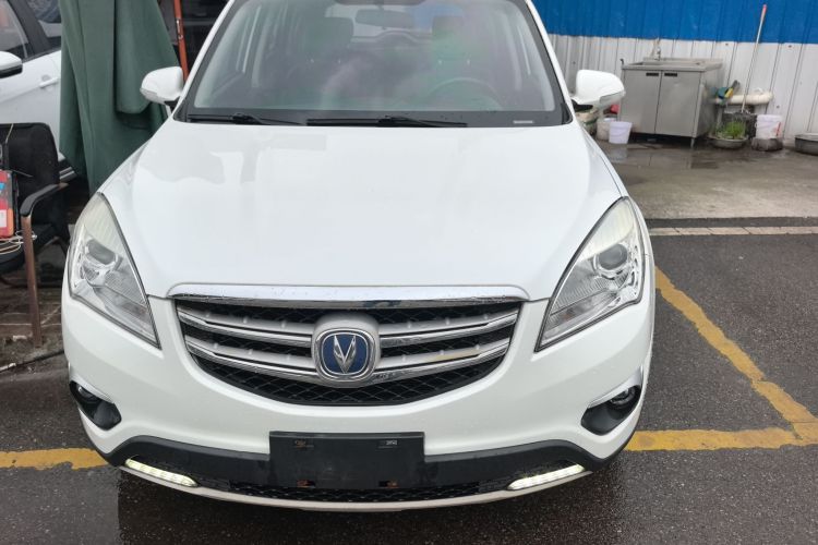 长安CS35 2016款 1.6L 手动豪华型 国IV车身外观2