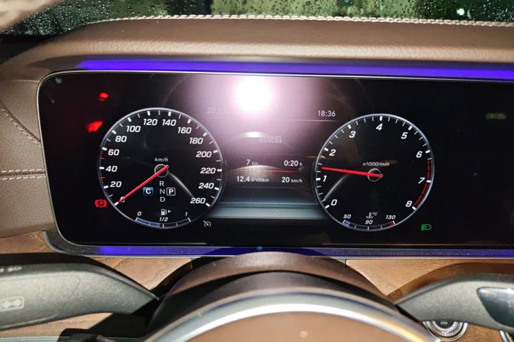奔驰E级 2020款 E 300 L 豪华型中控内饰14