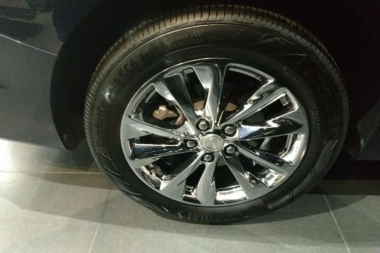 别克GL8 2020款 Avenir艾维亚 四座尊礼版车身外观6008